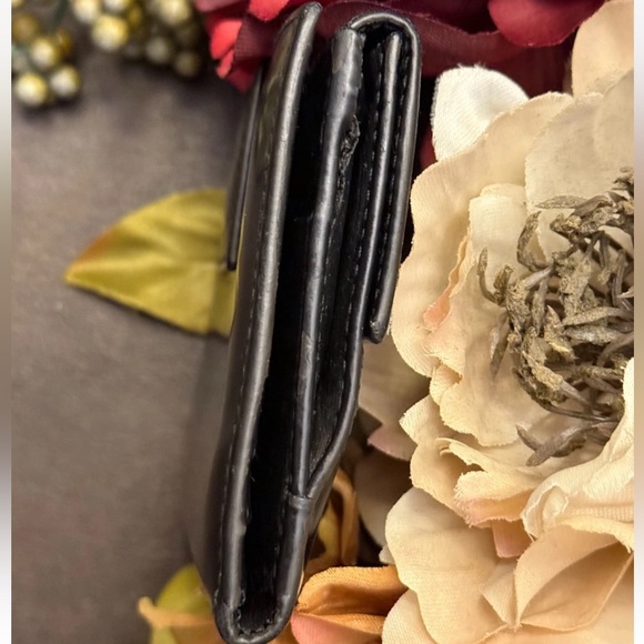 Vintage PRADA Black Spazzolato Leather With Contrast Logo Compact Snap Wallet - Picture 4 of 16